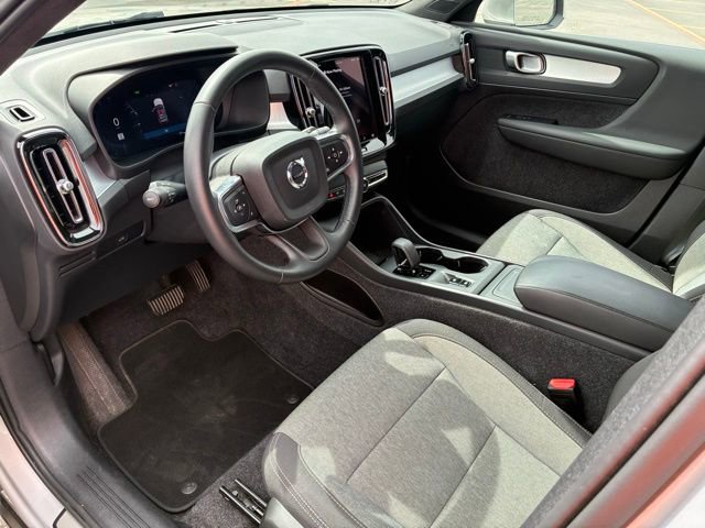 Used 2025 Volvo XC40 B5 Core AWD/4WD image 11