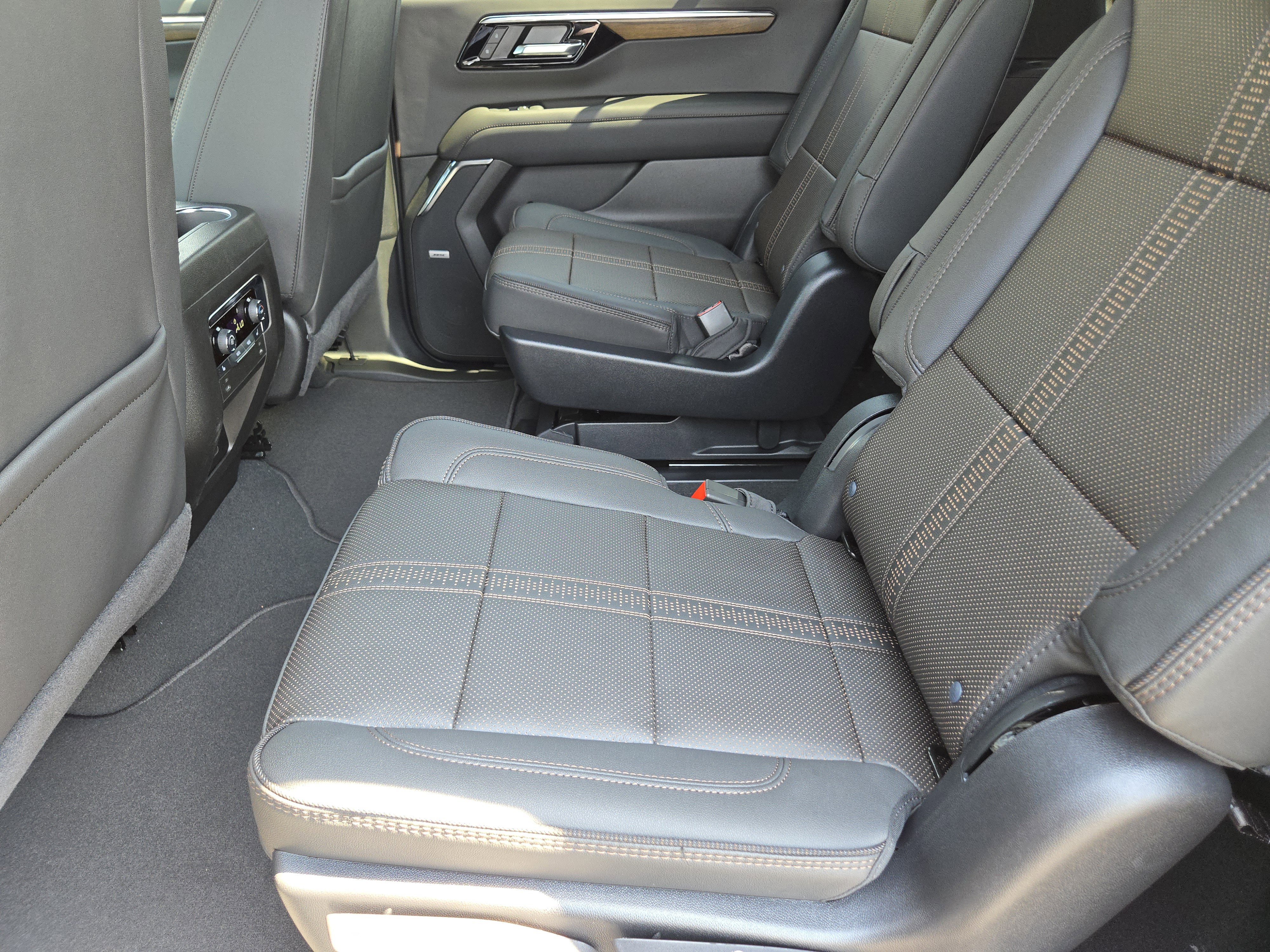 New 2026 Chevrolet Suburban High Country image 20