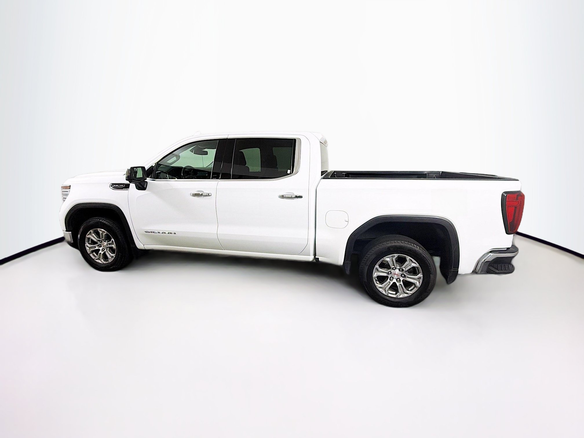 Used 2025 GMC Sierra 1500 SLT RWD image 4