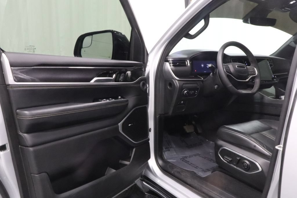 Certified 2024 Jeep Wagoneer 4WD image 10