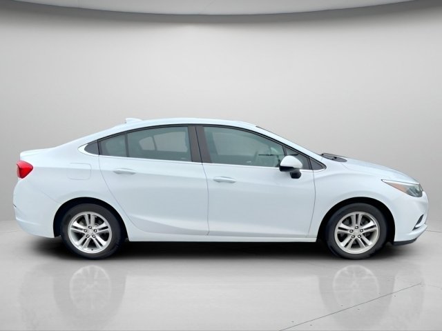Used 2016 Chevrolet Cruze LT w/ Sun And Sound Package FWD image 6