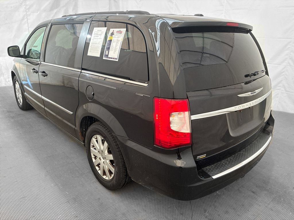 Used 2014 Chrysler Town & Country Touring FWD image 4