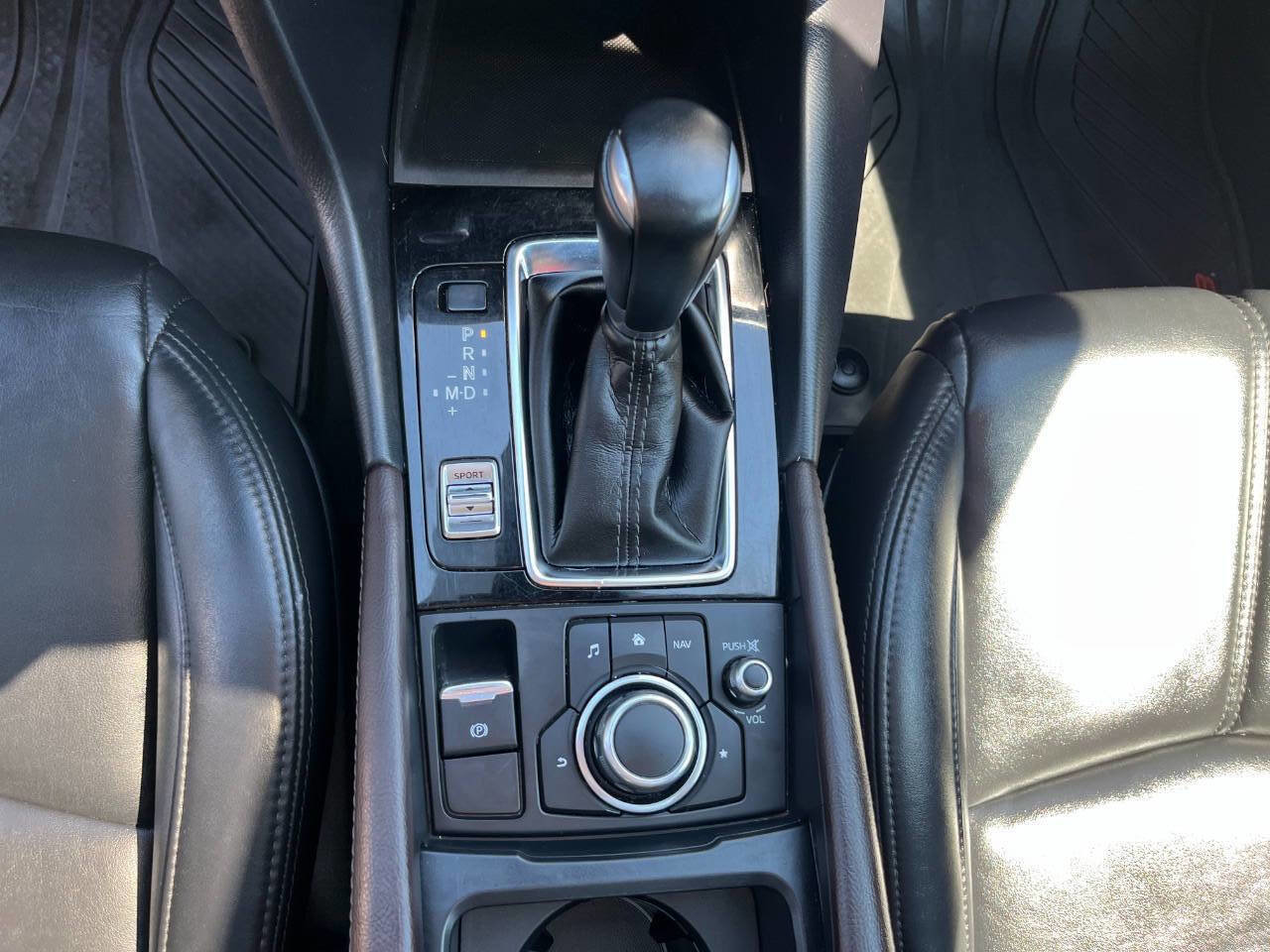 Used 2018 MAZDA MAZDA3 Touring FWD image 24