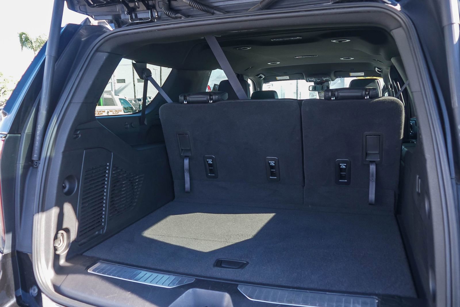 Used 2024 Chevrolet Suburban RST RWD image 25