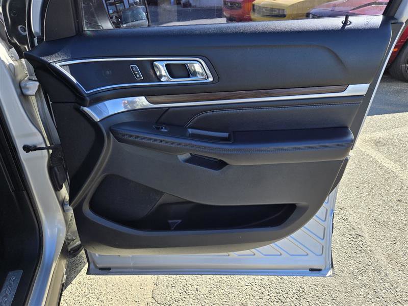 Used 2017 Ford Explorer Limited AWD/4WD image 27