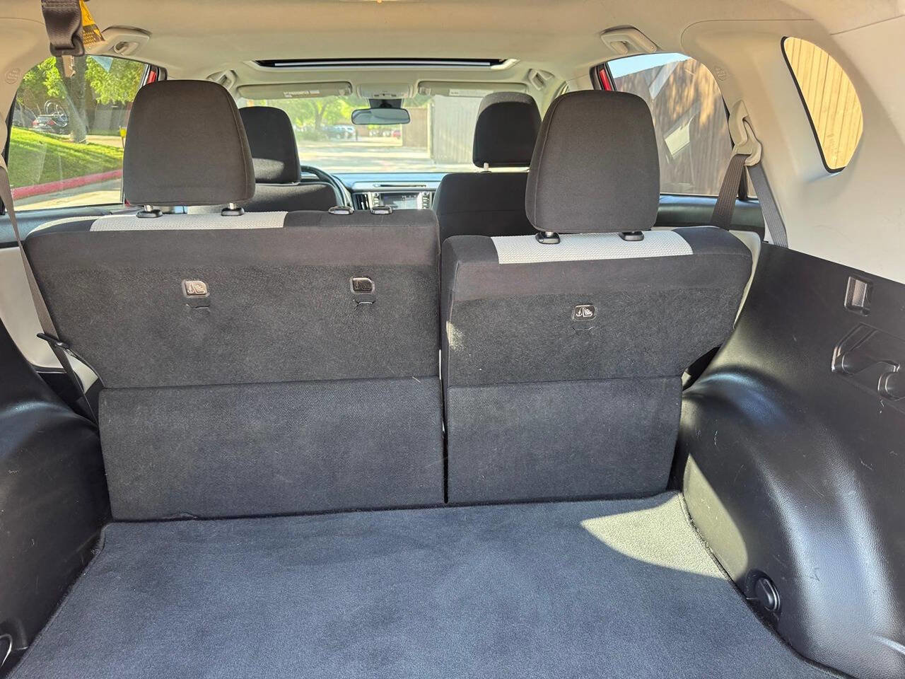 Used 2017 Toyota RAV4 XLE FWD image 27