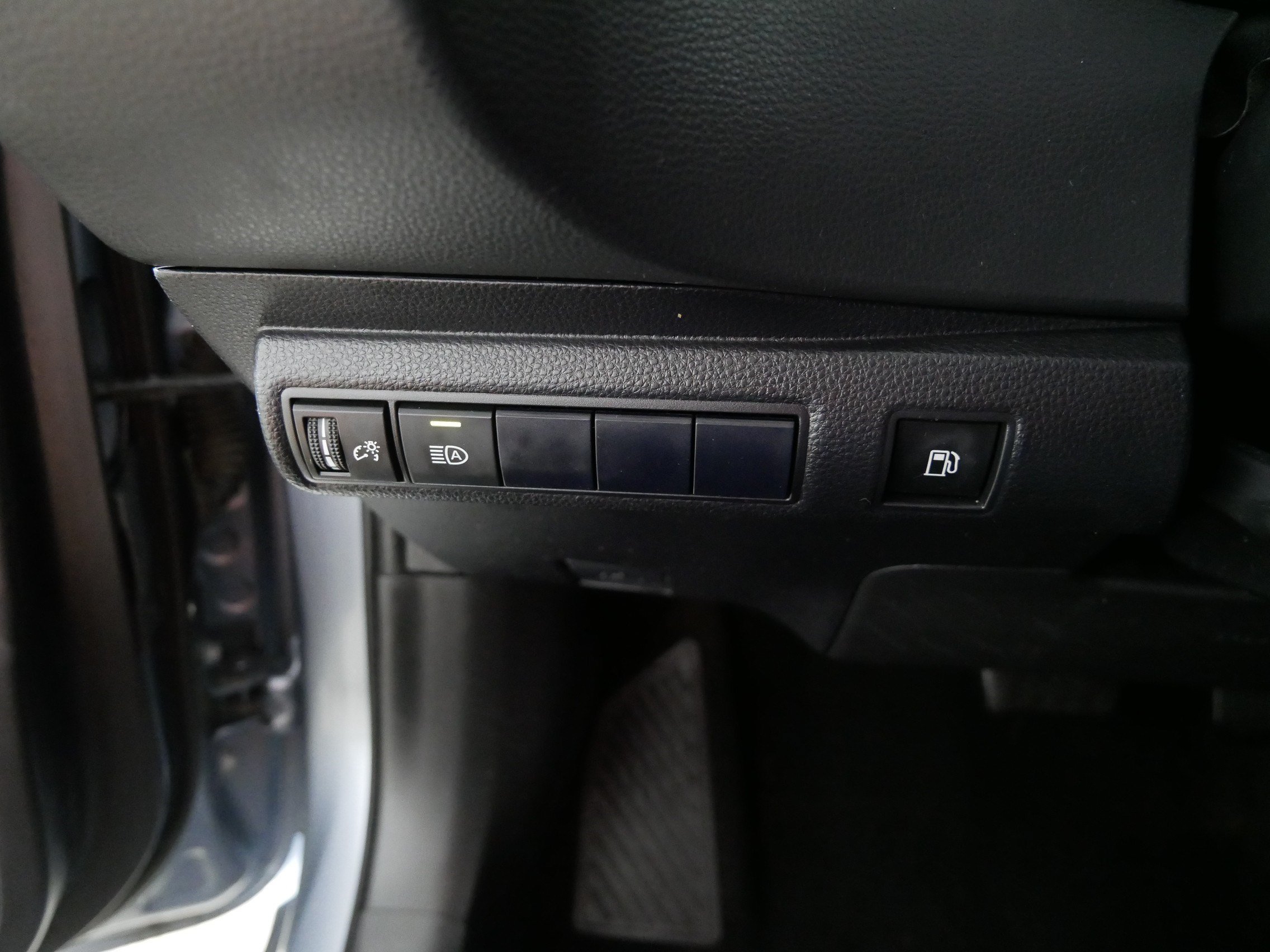Used 2021 Toyota Corolla LE FWD image 26