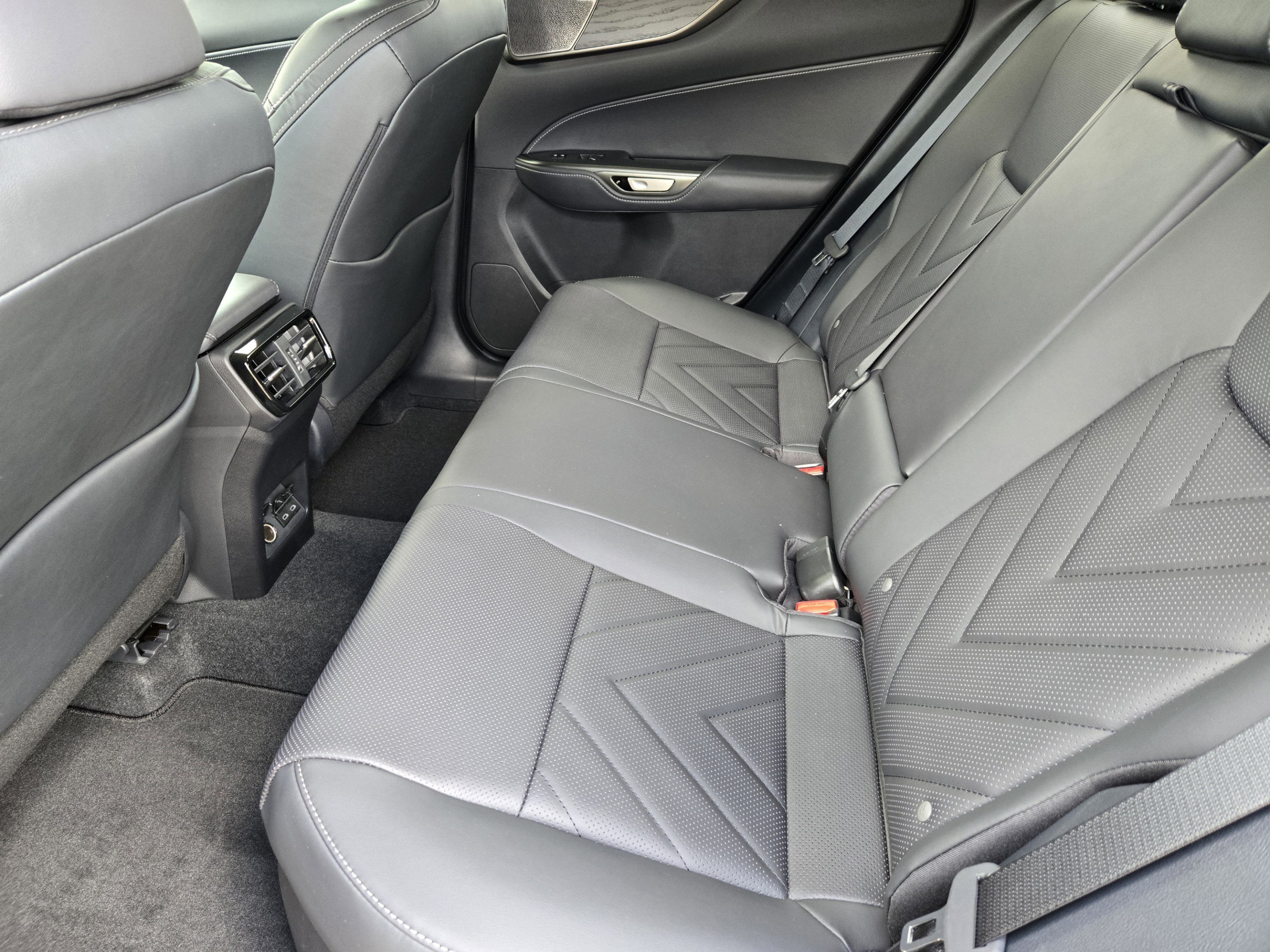New 2026 Lexus NX 350h AWD w/ Luxury Package image 18