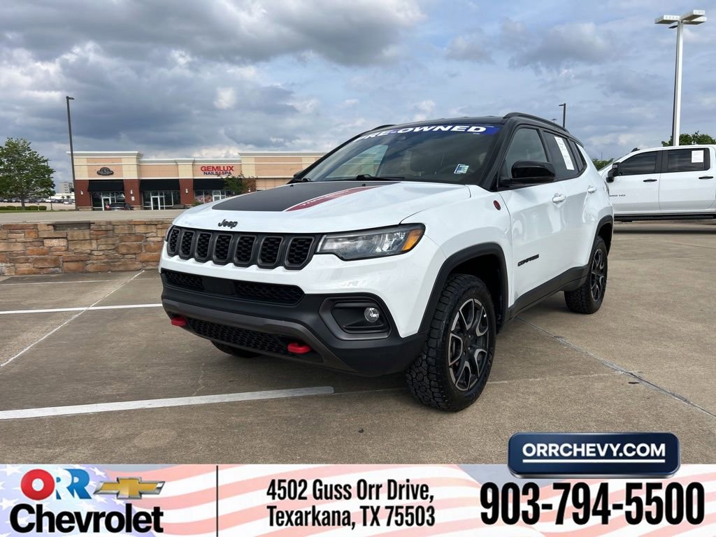 Used 2025 Jeep Compass Trailhawk AWD/4WD image 1