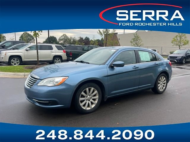 Used 2011 Chrysler 200 Touring FWD image 1