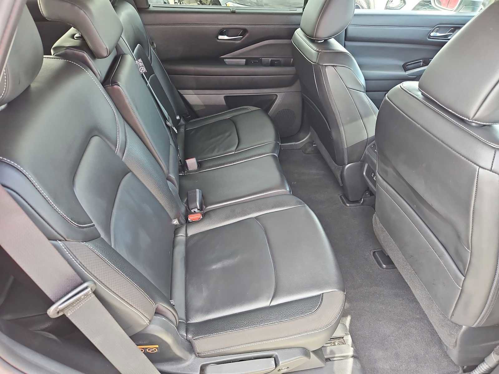 Used 2025 Nissan Pathfinder SL image 26