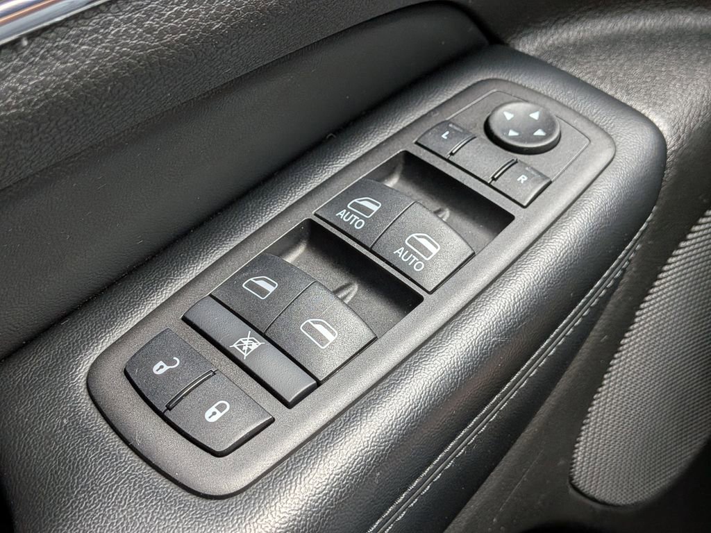 Used 2020 Jeep Grand Cherokee Limited w/ Luxury Group II RWD image 24