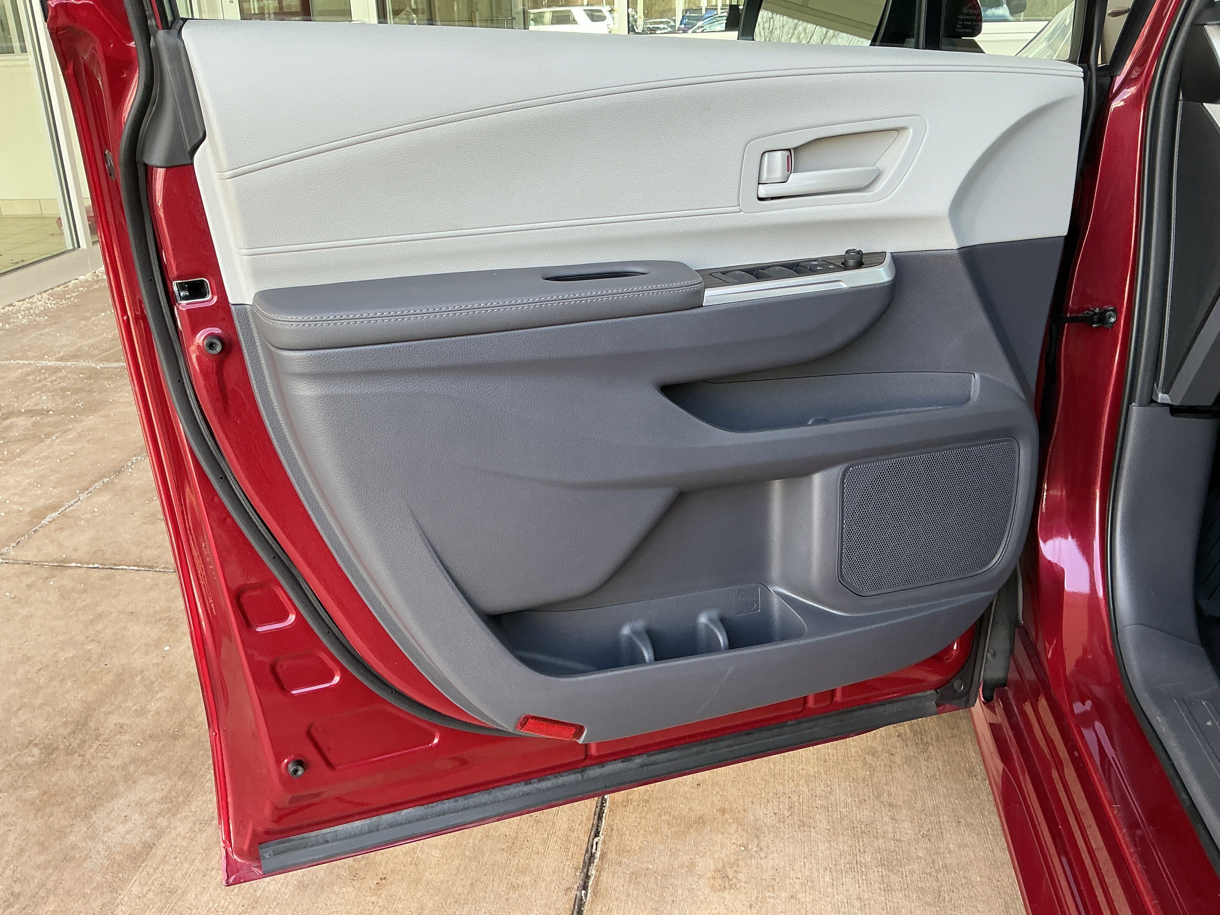 Used 2022 Toyota Sienna LE image 14