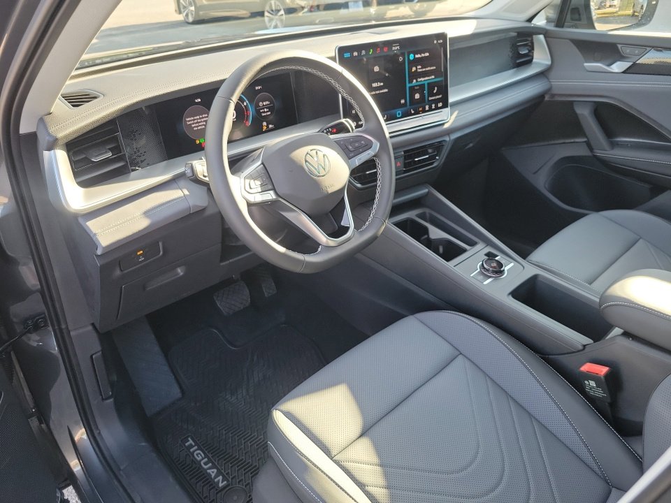 New 2026 Volkswagen Tiguan SE image 30