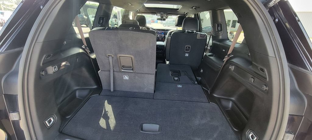Used 2024 Jeep Grand Cherokee L Limited w/ Luxury Tech Group II RWD image 9