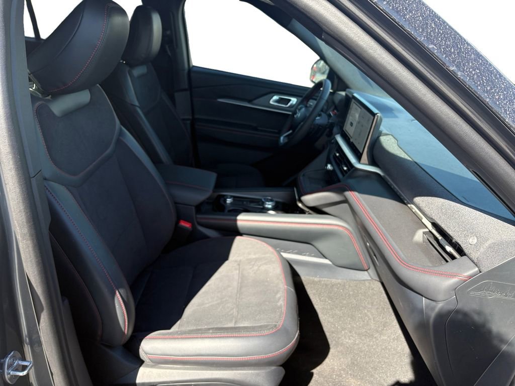 Used 2025 Ford Explorer ST AWD/4WD image 16