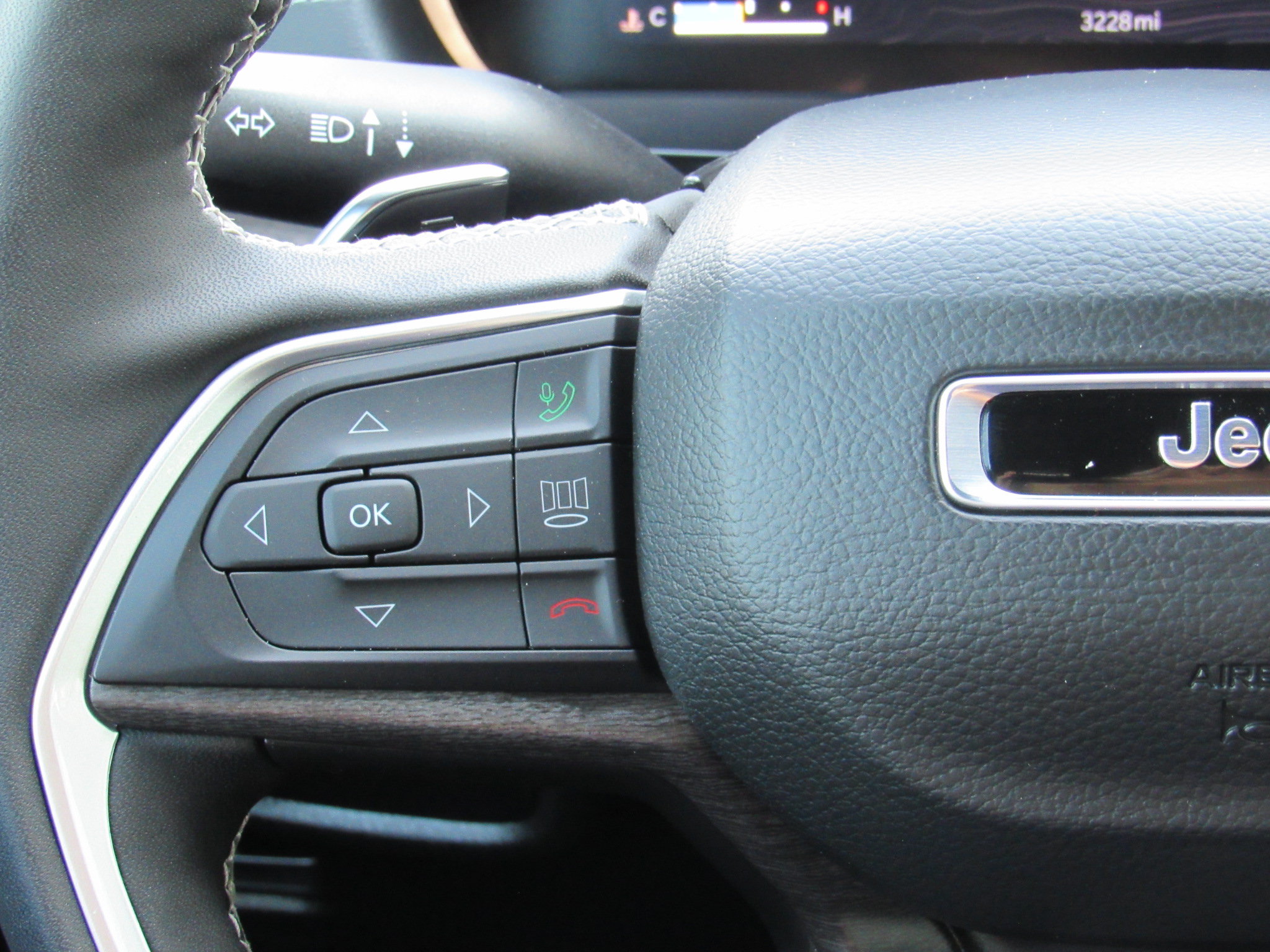 Used 2025 Jeep Grand Cherokee Limited AWD/4WD image 19