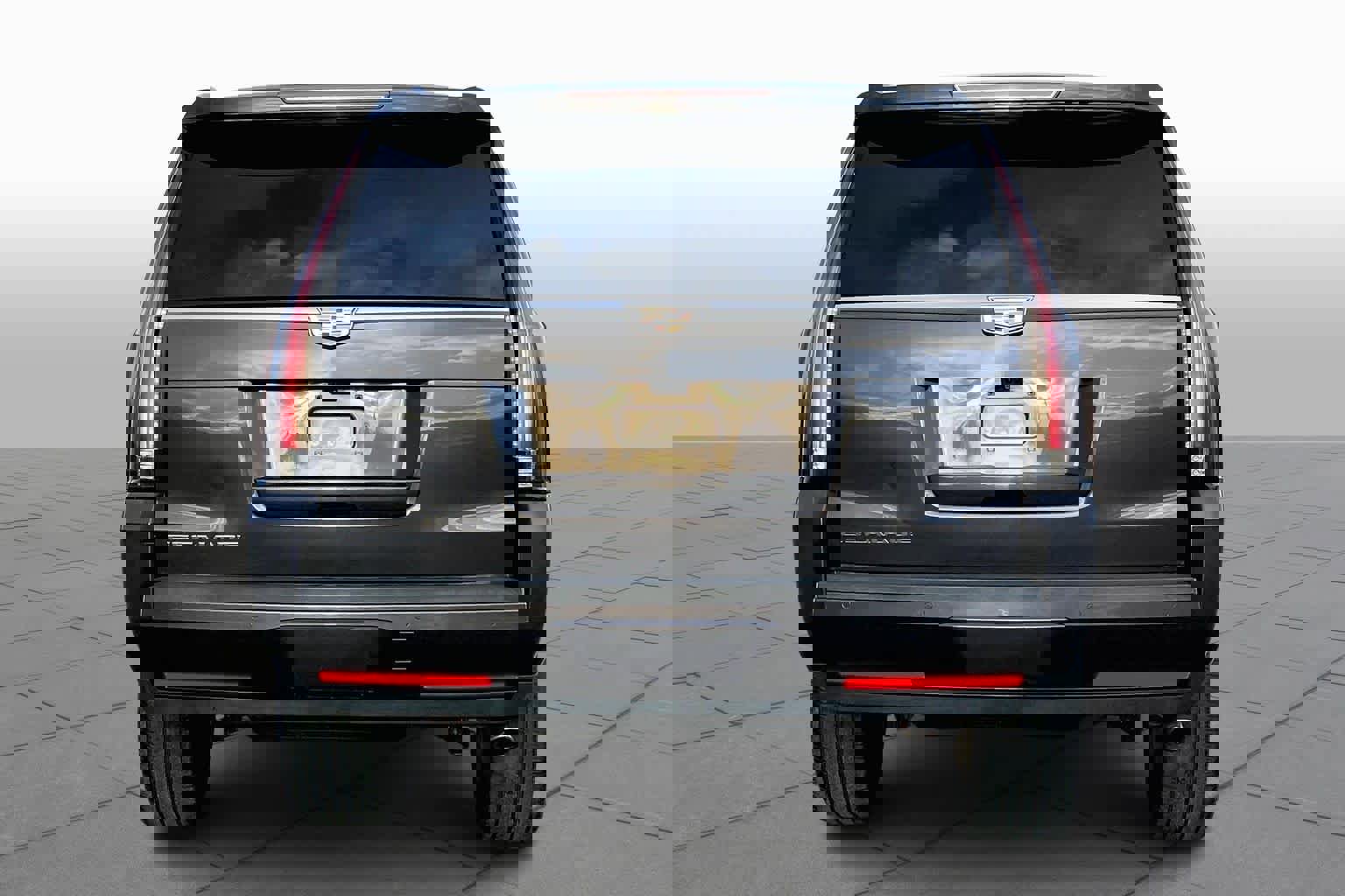 Used 2017 Cadillac Escalade Premium Luxury image 4