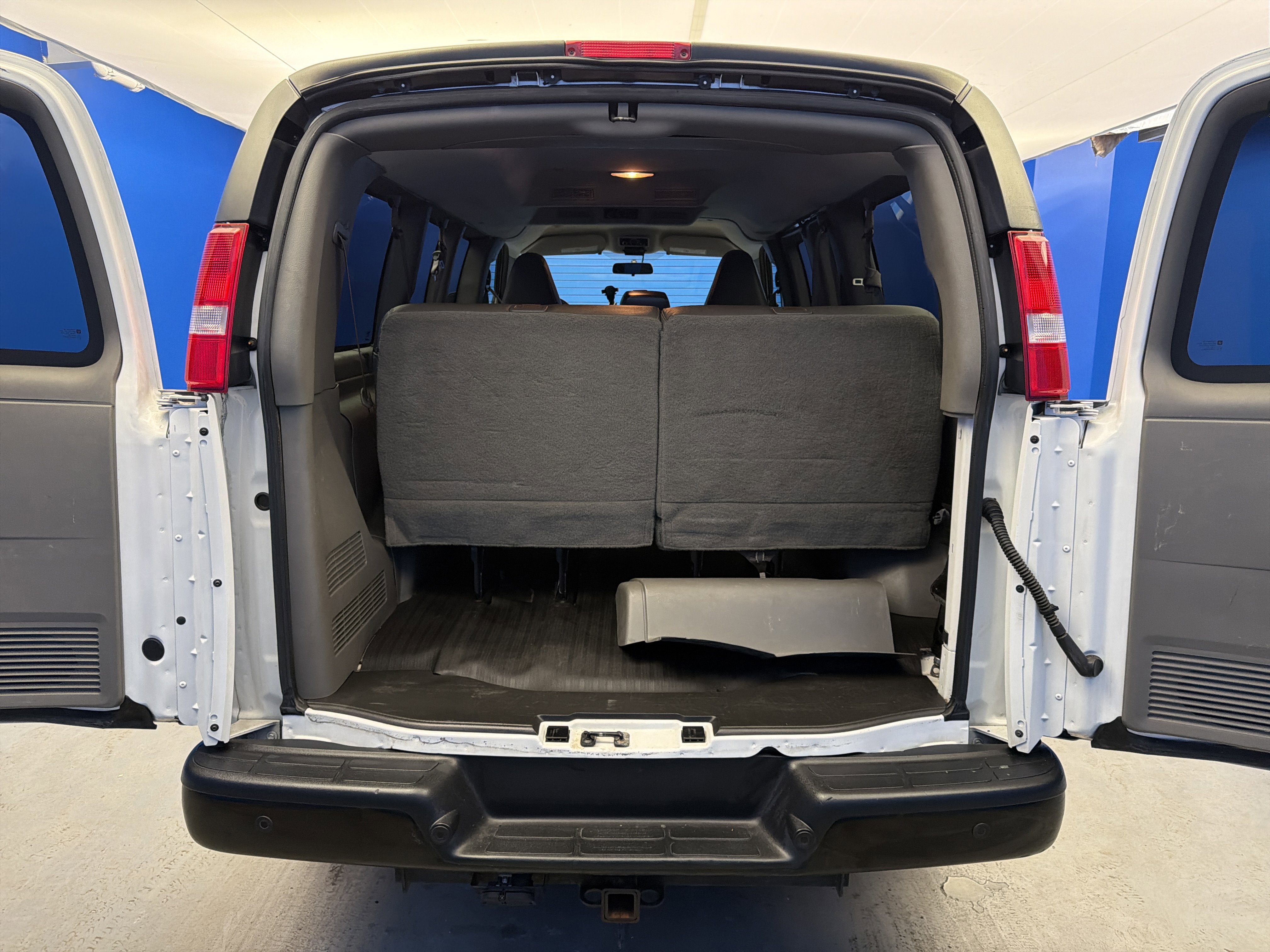 Used 2019 Chevrolet Express 3500 LS image 27