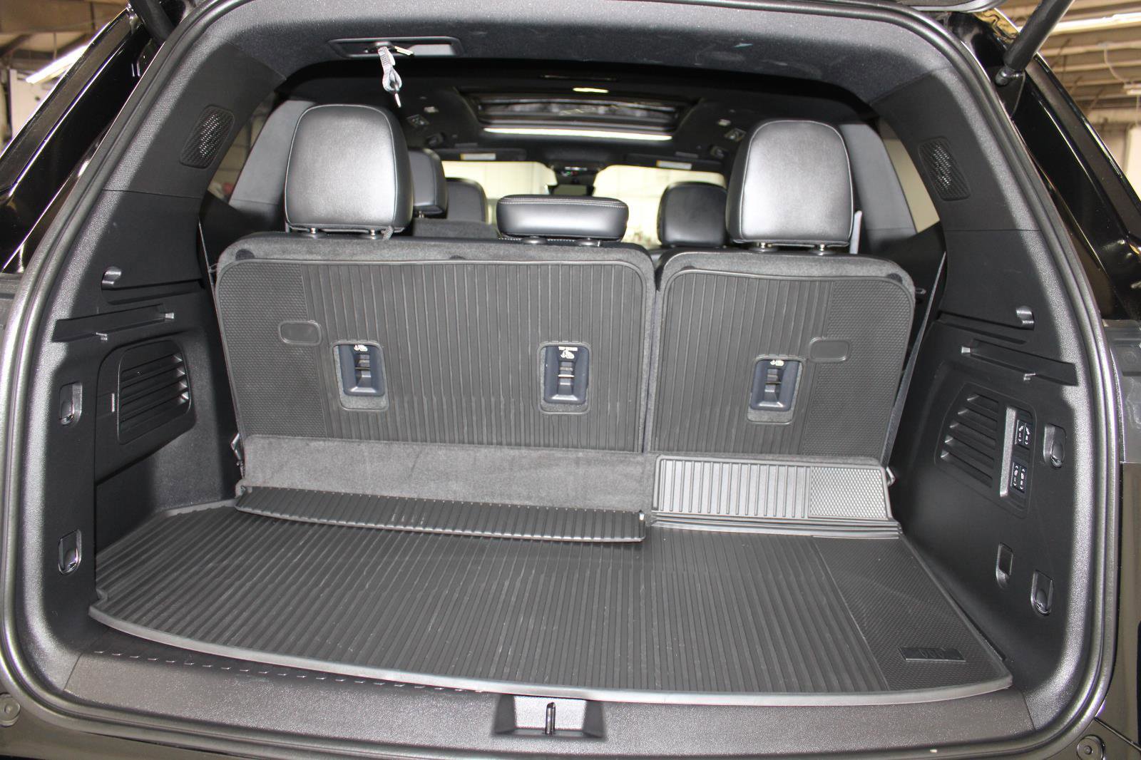 Used 2025 Buick Enclave Avenir w/ Super Cruise Package image 22