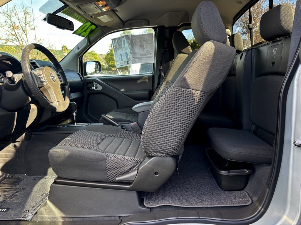 Used 2020 Nissan Frontier SV image 9