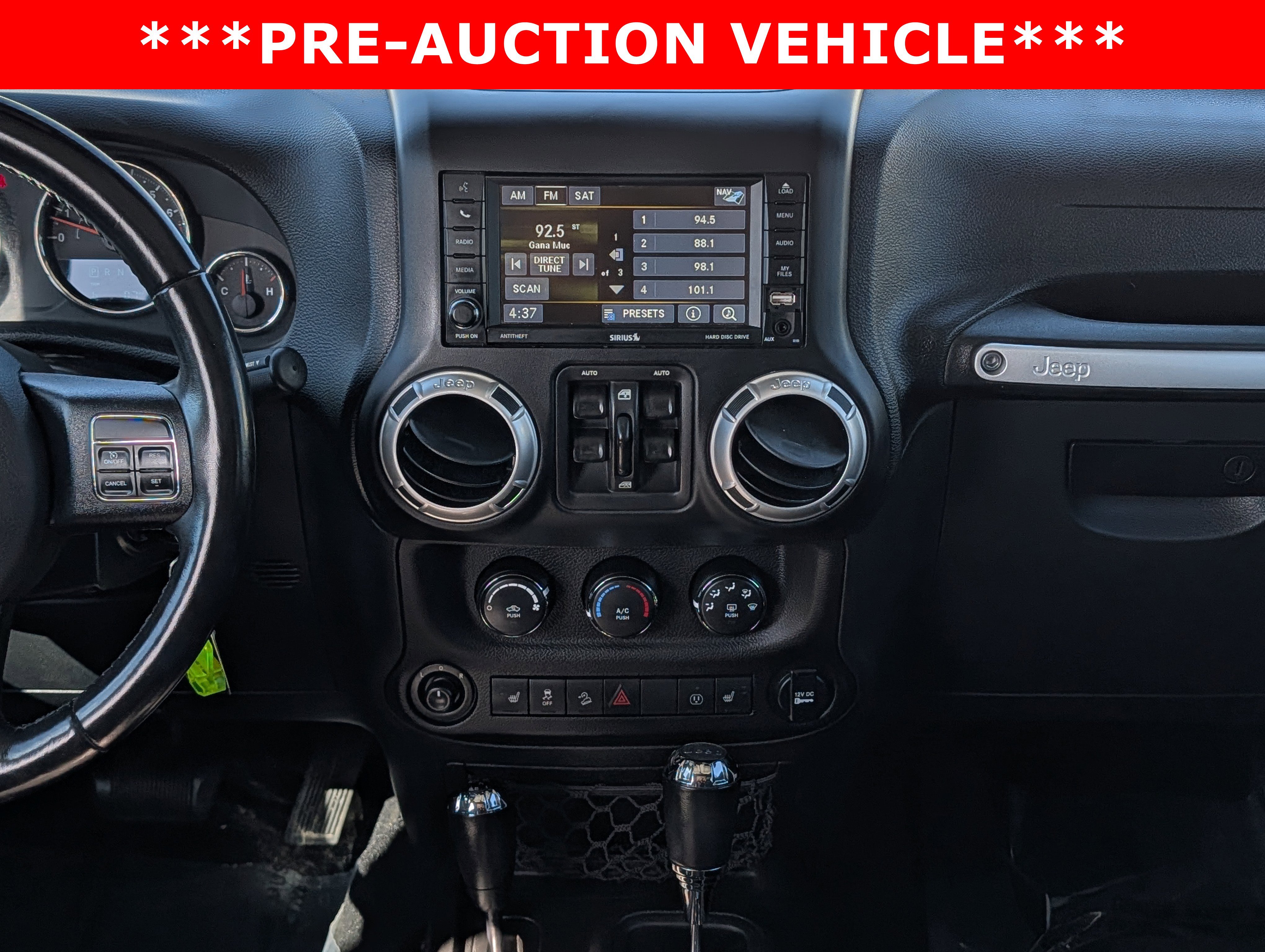 Used 2017 Jeep Wrangler Unlimited Rubicon w/ Connectivity Group image 18