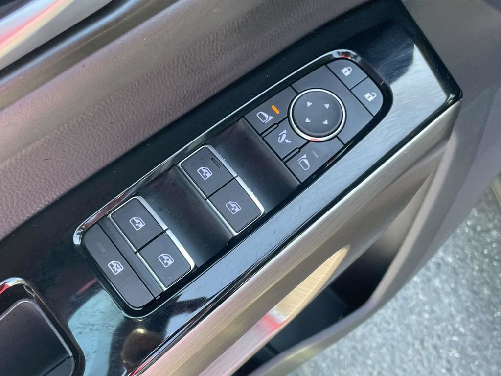 Used 2025 Nissan Pathfinder Platinum AWD/4WD image 30