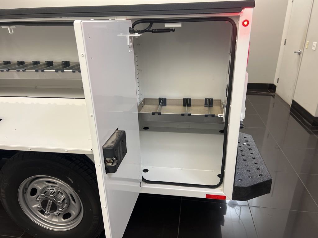 New 2026 Ford F250 XL w/ XL Chrome Package image 25