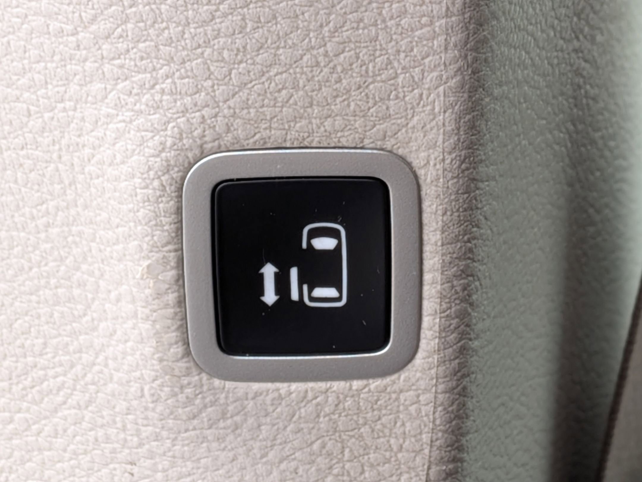 Used 2024 Chrysler Pacifica Touring-L image 30
