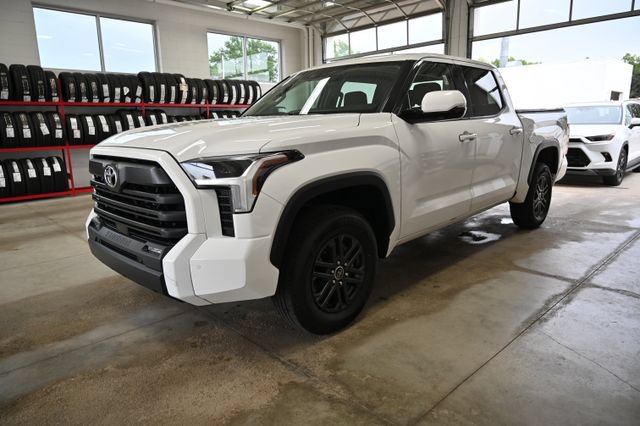 Used 2023 Toyota Tundra SR5 w/ SR5 Convenience Package AWD/4WD image 9