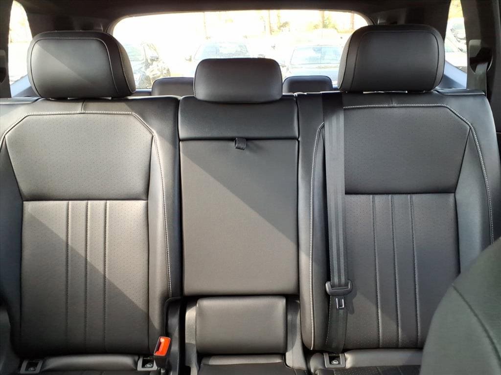 Used 2024 Volkswagen Tiguan SE R-Line FWD image 19