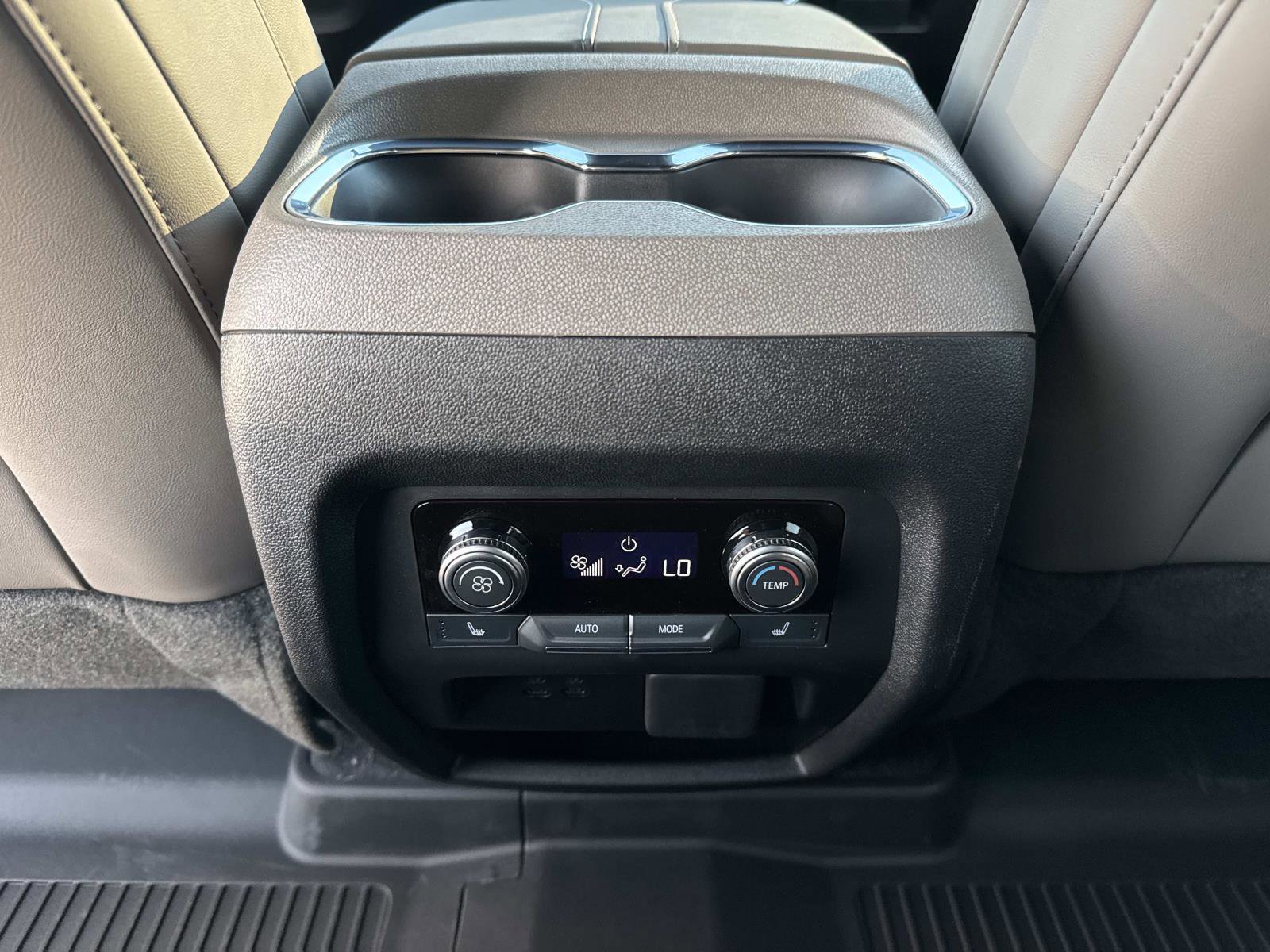 New 2026 GMC Acadia Elevation image 18