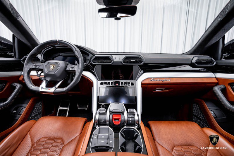 Used 2019 Lamborghini Urus image 32