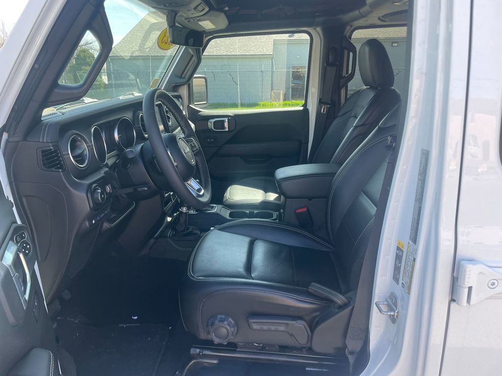 Used 2023 Jeep Wrangler Sahara image 12