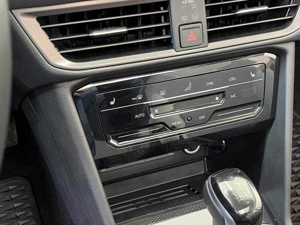 New 2025 Volkswagen Taos SE AWD/4WD image 22