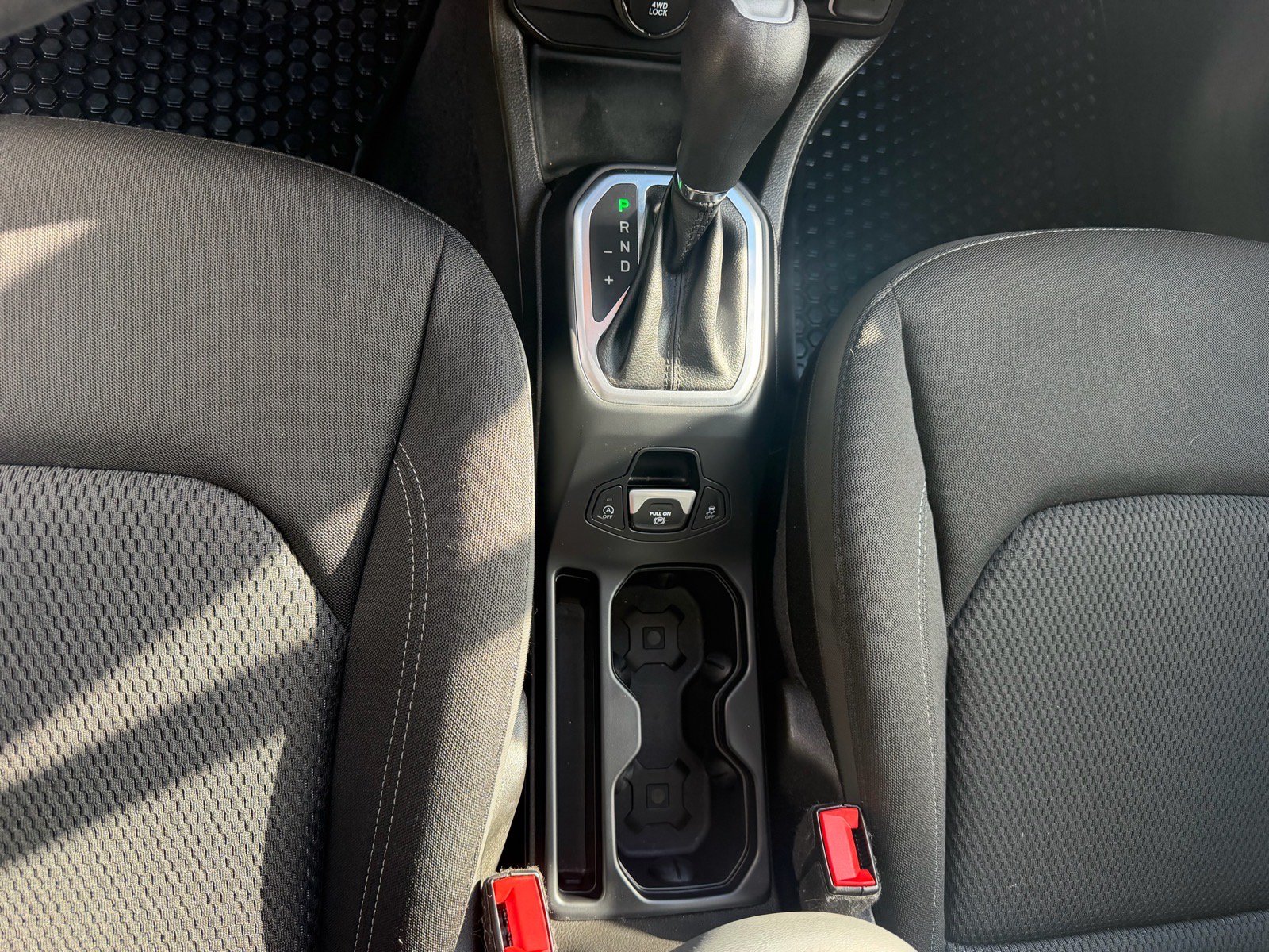 Used 2023 Jeep Renegade Latitude w/ Sun/Sound Group AWD/4WD image 34