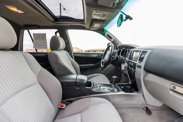 Used 2007 Toyota 4Runner SR5 AWD/4WD image 18
