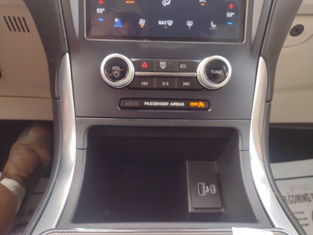 Used 2022 Ford Edge Titanium w/ Equipment Group 301A AWD/4WD image 14