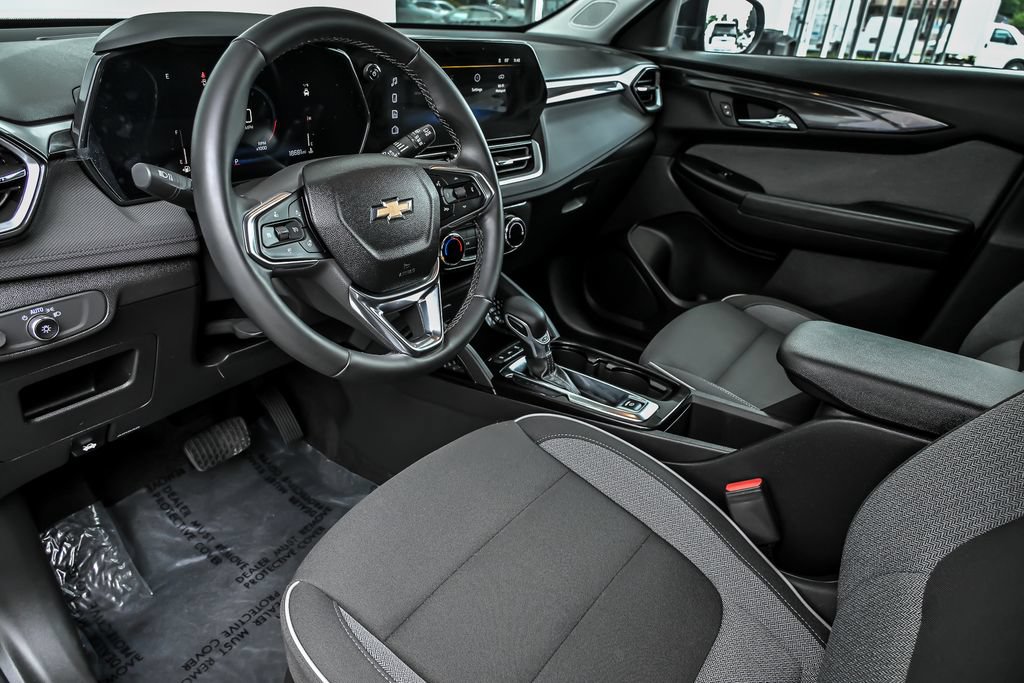 Used 2024 Chevrolet TrailBlazer LT w/ LT Cold Weather Package AWD/4WD image 13