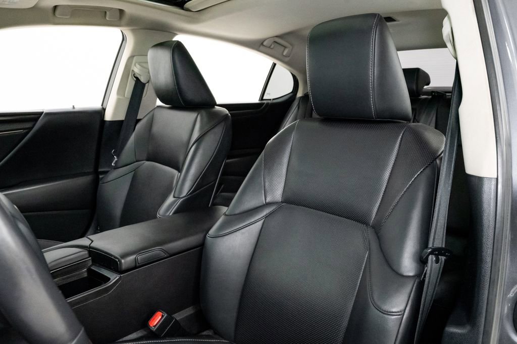 Used 2020 Lexus ES 300h 300h w/ Premium Package image 11