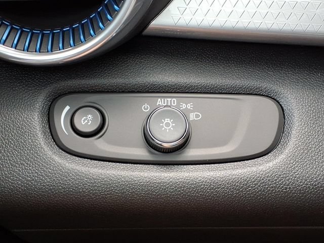 New 2026 Chevrolet Trax LT w/ LPO, Blackout Package FWD image 13
