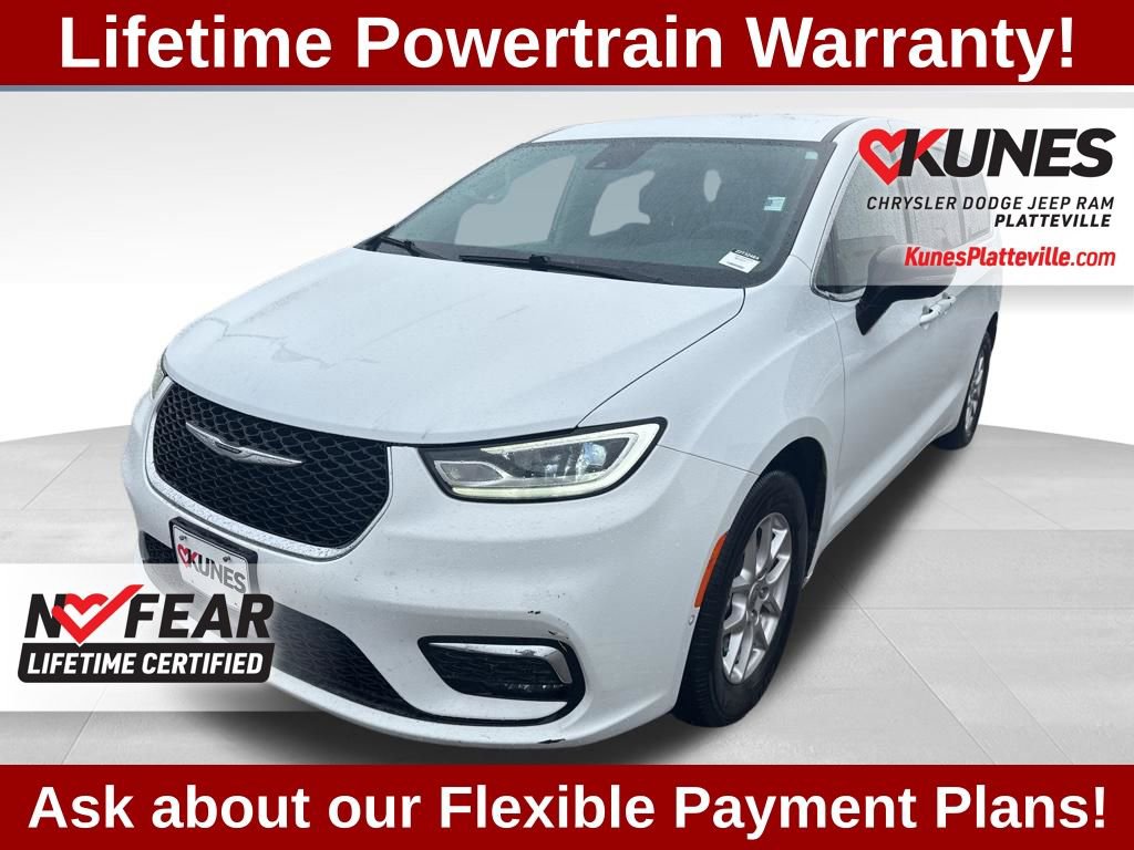 Used 2024 Chrysler Pacifica Touring-L image 9