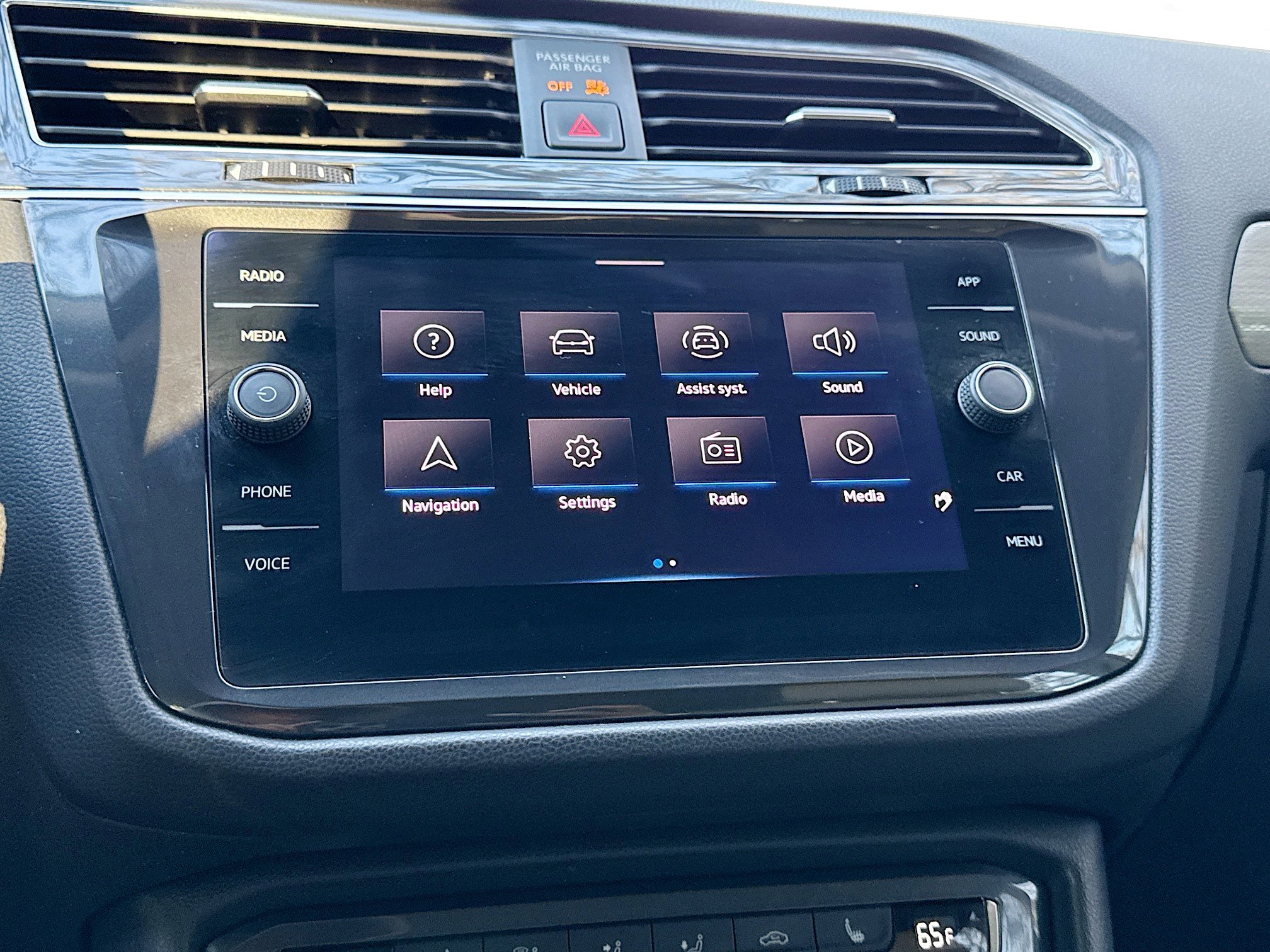 Used 2021 Volkswagen Tiguan SE w/ Panoramic Sunroof Package image 28