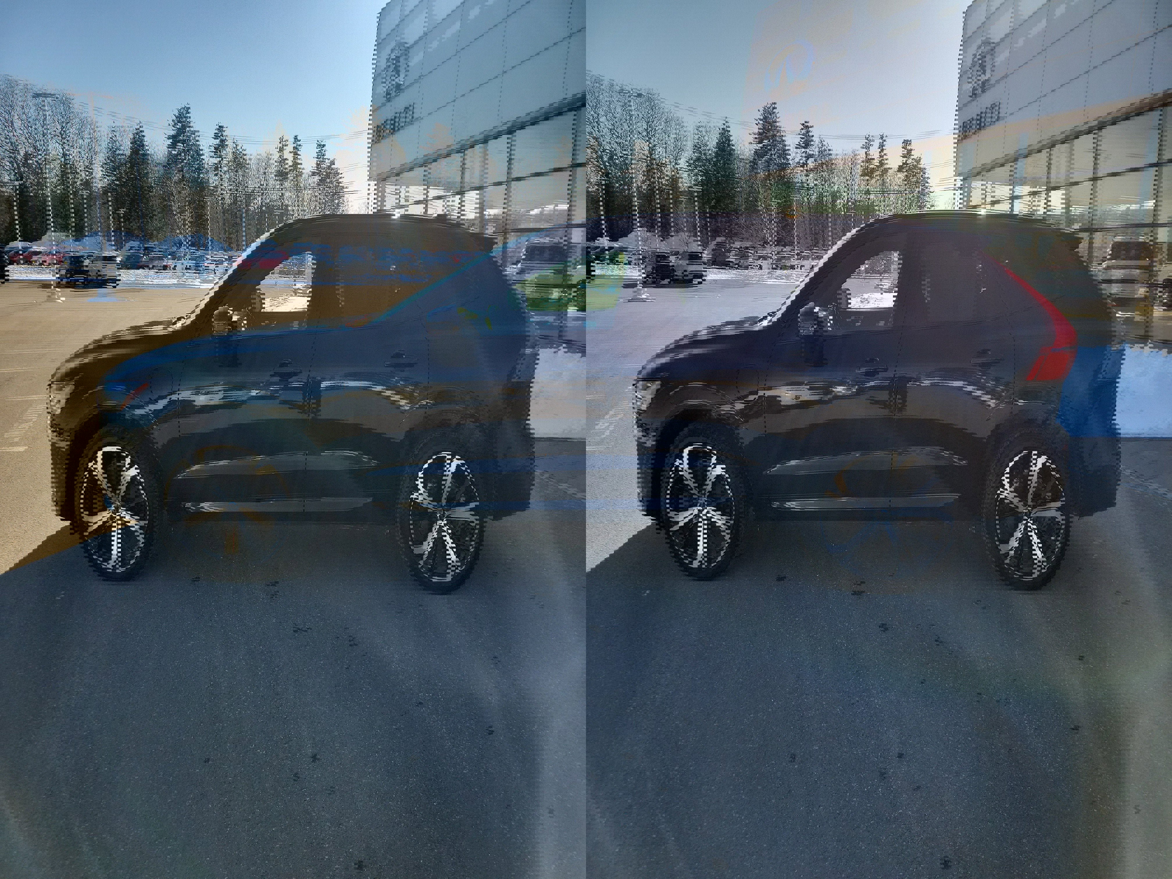 Used 2022 Volvo XC60 T8 R-Design w/ Advanced Package image 2