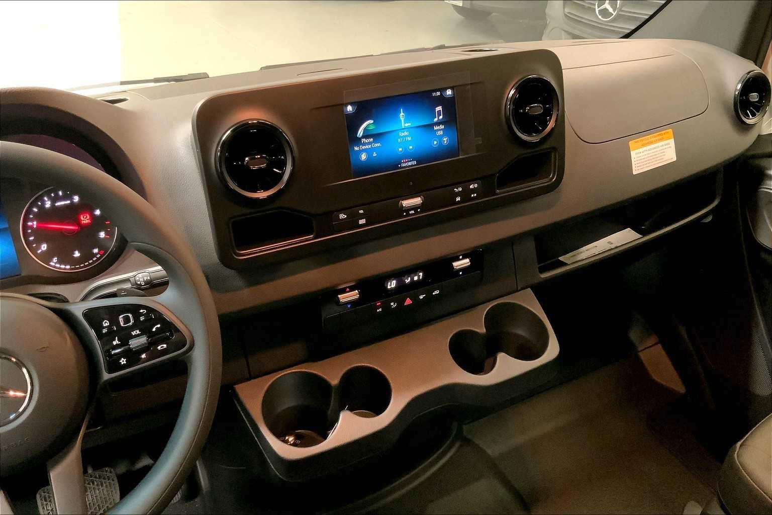 Used 2024 Mercedes-Benz Sprinter 2500 image 23