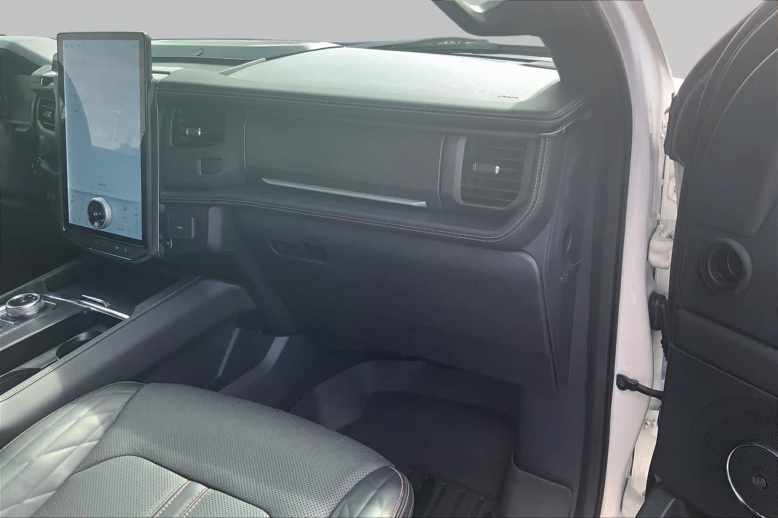 Used 2024 Ford Expedition Platinum AWD/4WD image 19