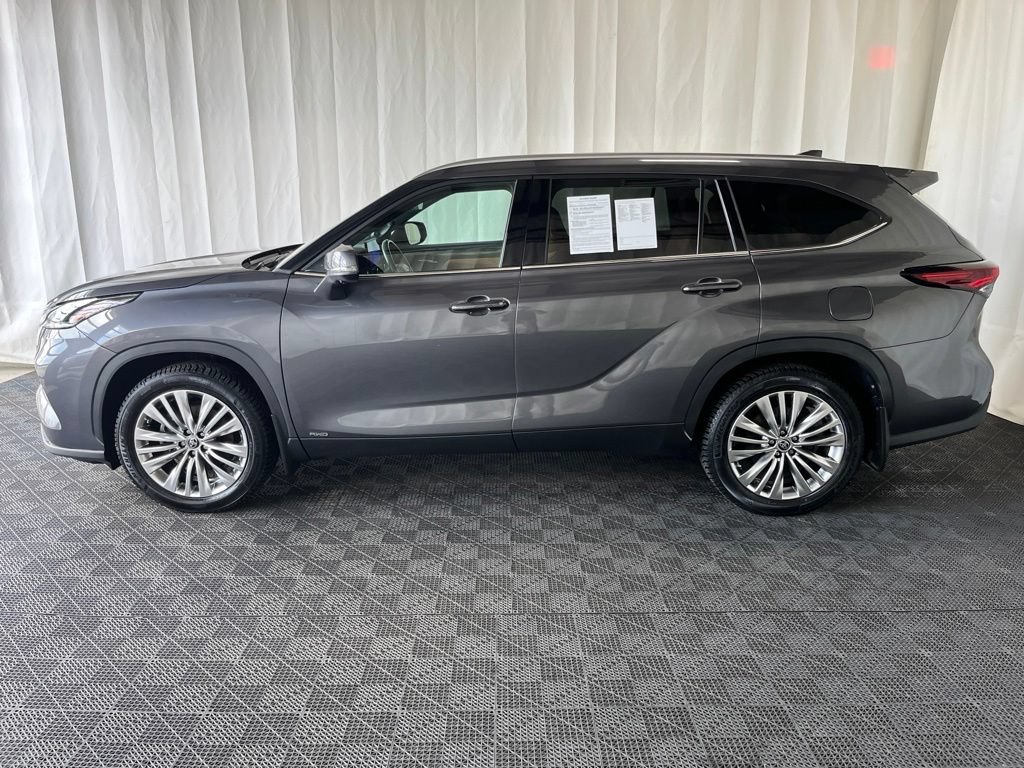 Used 2024 Toyota Highlander Platinum AWD/4WD image 29