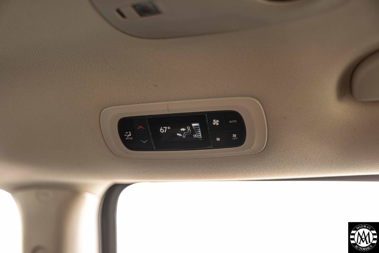Used 2023 Chrysler Pacifica Touring-L FWD image 32
