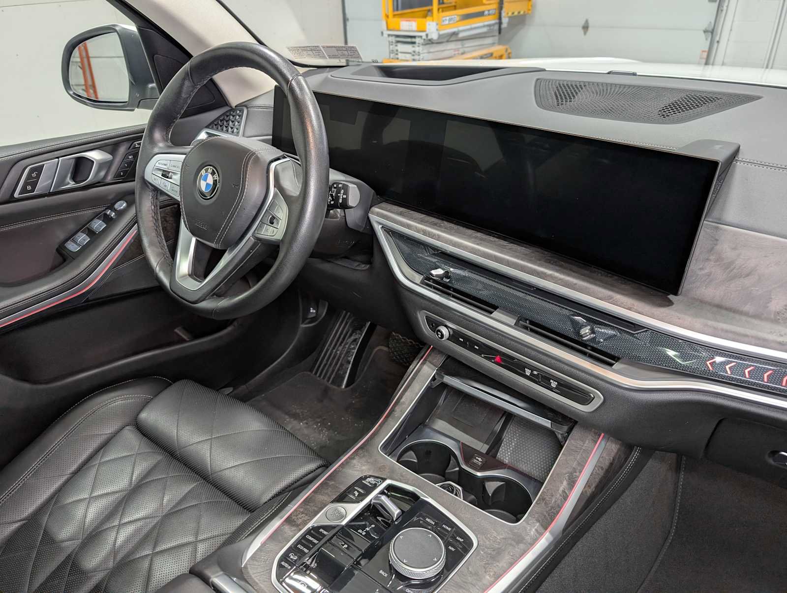 Used 2023 BMW X7 xDrive40i w/ Climate Comfort Package image 42