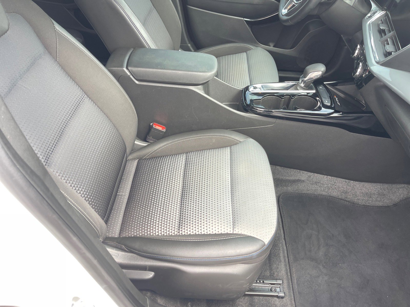 Used 2024 Chevrolet Trax LT w/ Sunroof Package image 18